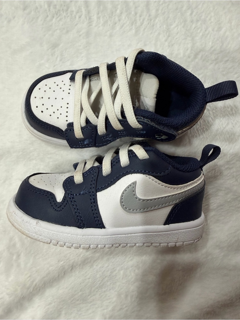 Nike Toddler Navy, White, and Gray Low-Top Sneakers
